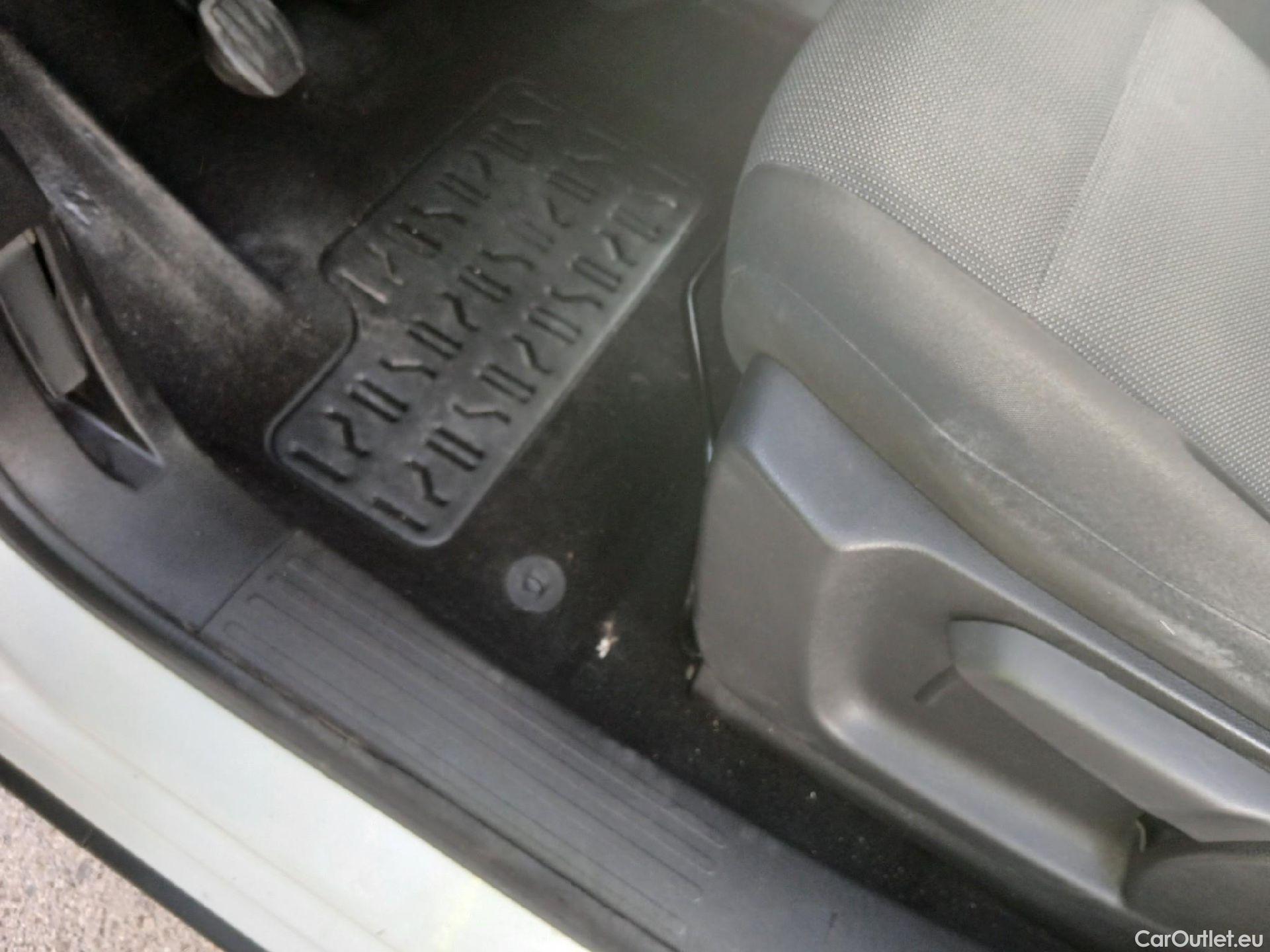  Peugeot  RIFTER PEUGEOT  / 2018 / 4P / combi Active Standard BlueHDi 73kW (IND) #27