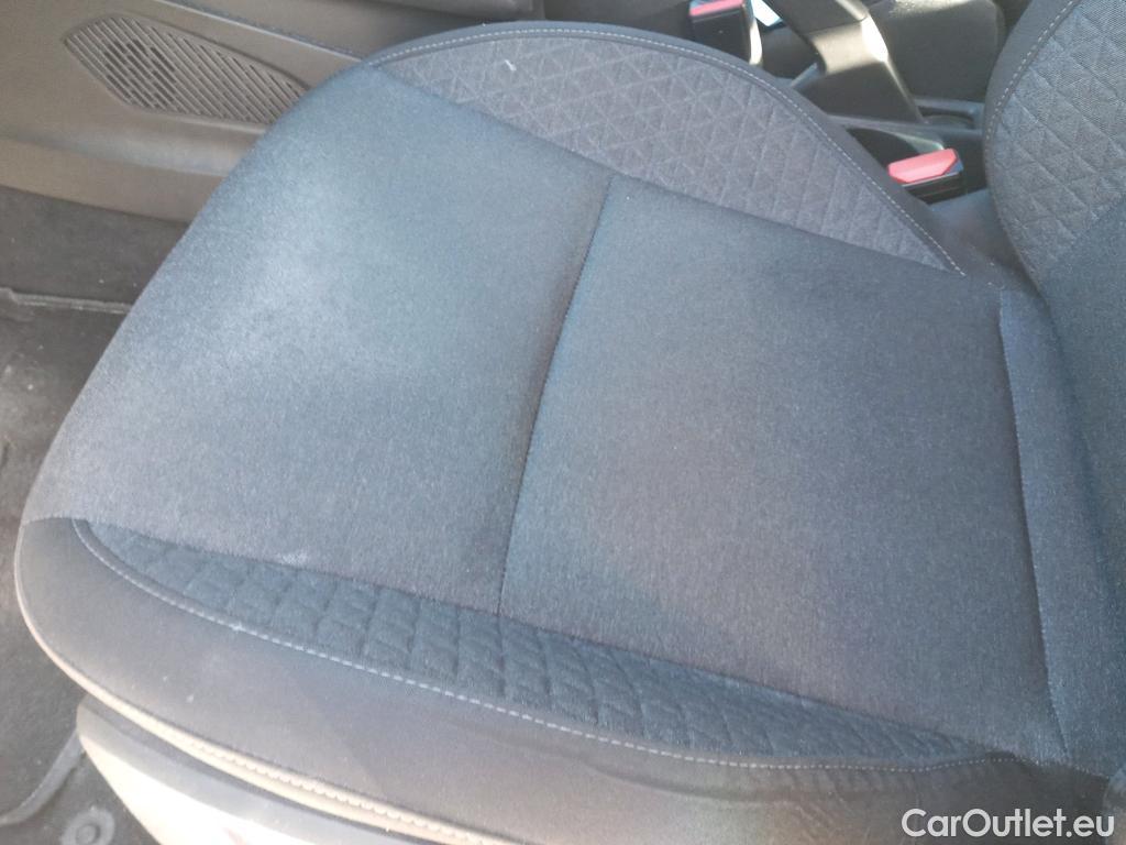  Renault  Clio RENAULT  / 2019 / 5P / berlina con portón Equilibre Blue dCi 74kW (100CV) #2