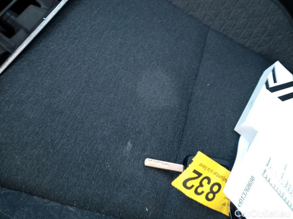  Renault  Clio RENAULT  / 2019 / 5P / berlina con portón Equilibre Blue dCi 74kW (100CV) #3