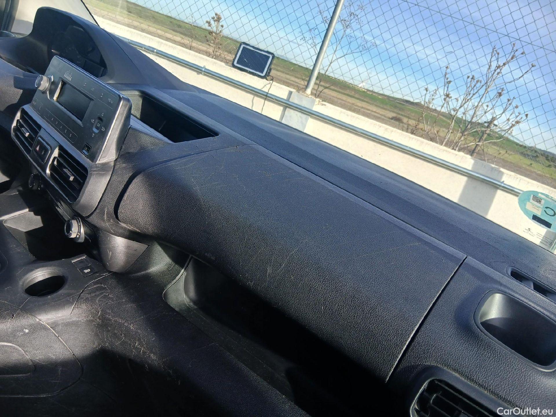  Peugeot  RIFTER PEUGEOT  / 2018 / 4P / combi Active Standard BlueHDi 73kW (IND) #26