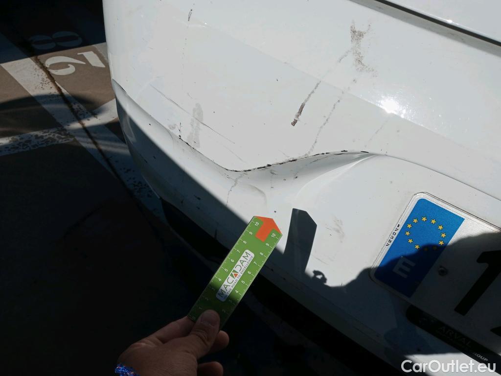  Renault  Clio RENAULT  / 2019 / 5P / berlina con portón Equilibre Blue dCi 74kW (100CV) #13