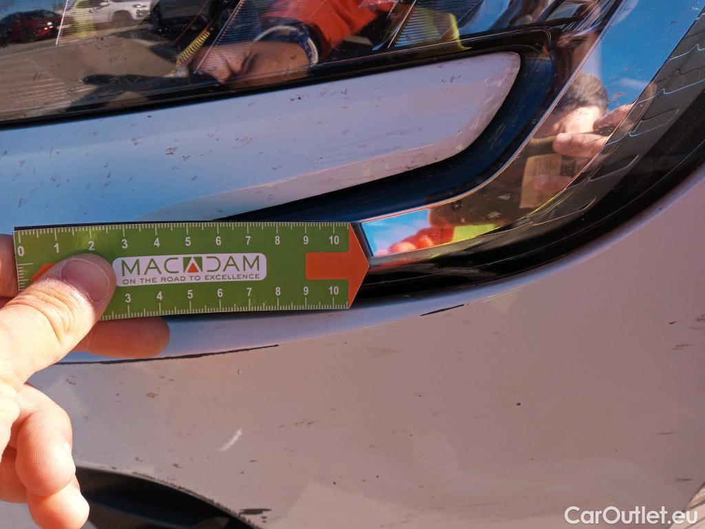  Renault  Clio RENAULT  / 2019 / 5P / berlina con portón Equilibre Blue dCi 74kW (100CV) #4