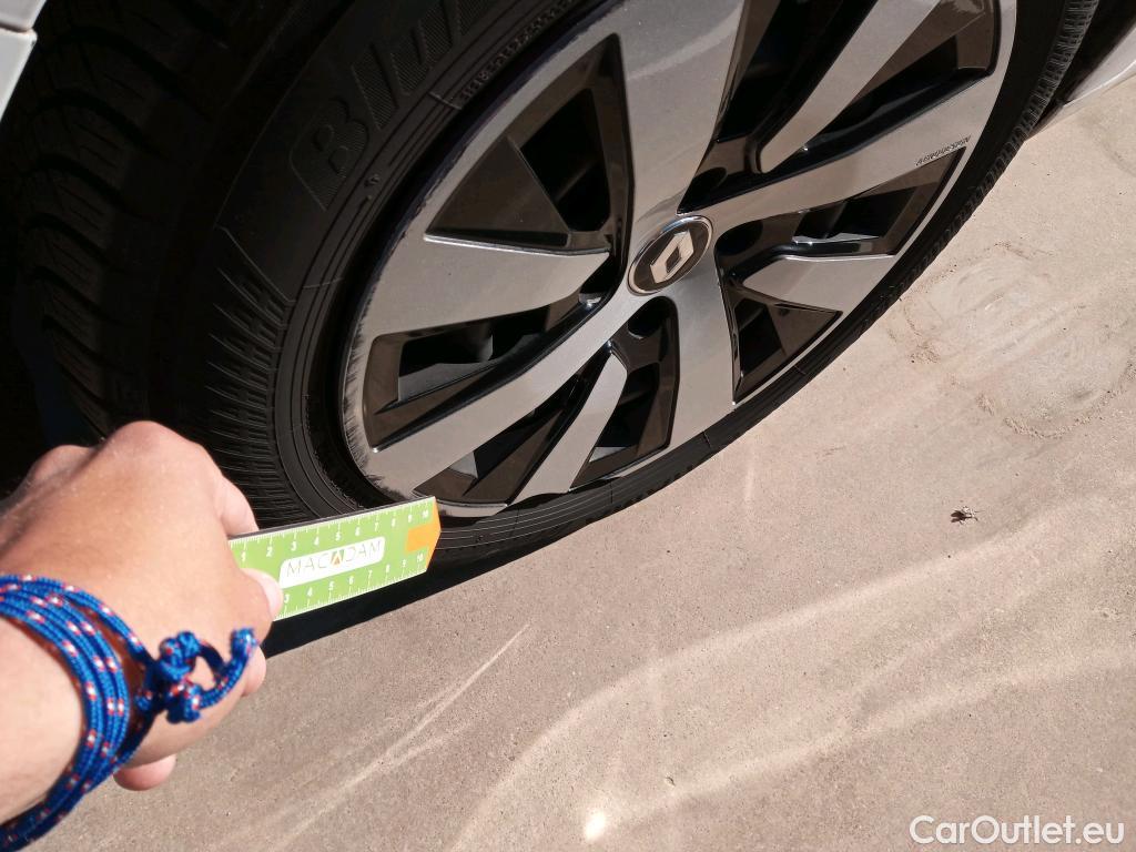  Renault  Clio RENAULT  / 2019 / 5P / berlina con portón Equilibre Blue dCi 74kW (100CV) #25