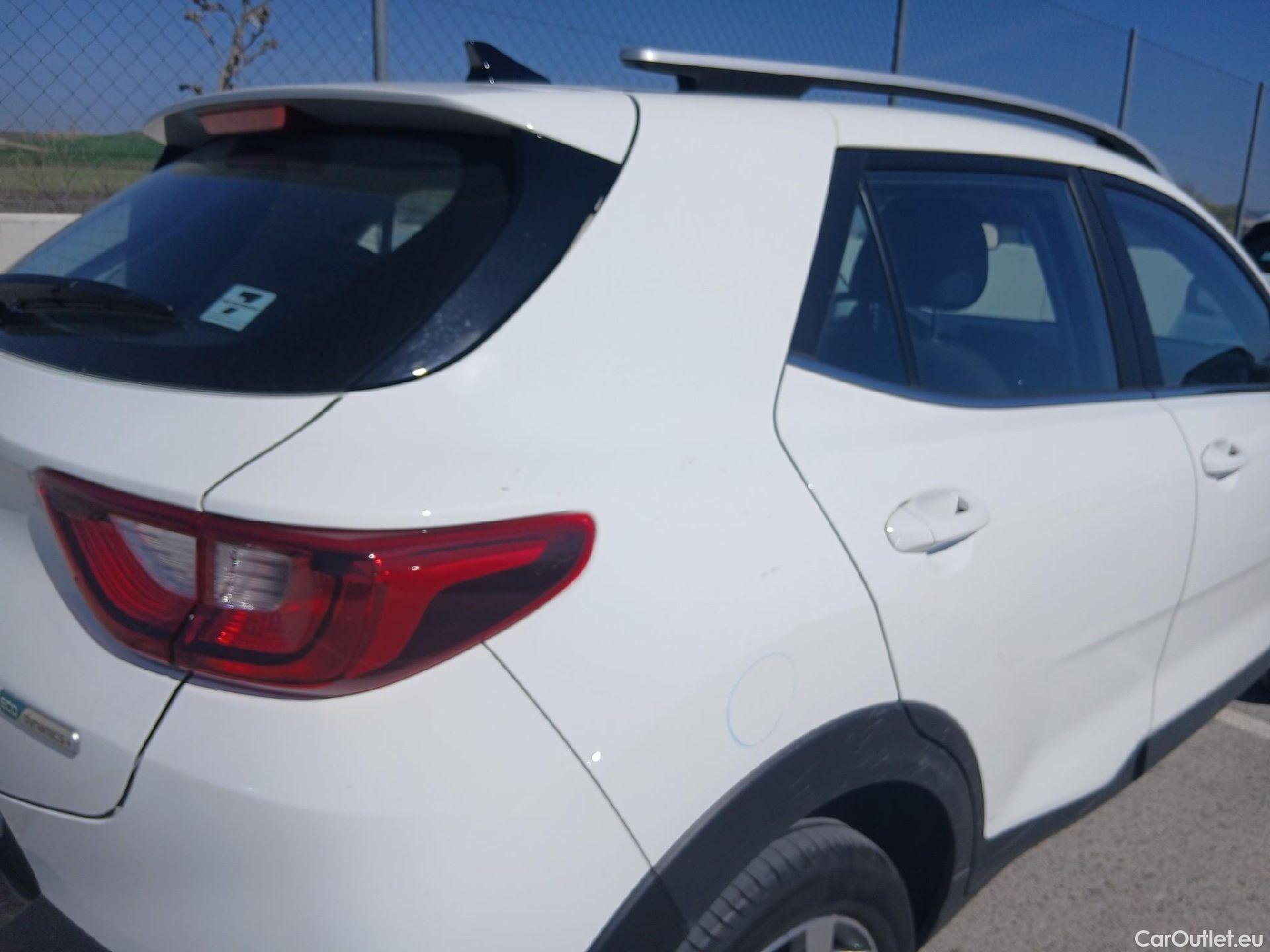  KIA  STONIC KIA  / 2017 / 5P / todoterreno 1.0 T-GDi 74kW (100CV) MHEV iMT Drive #23