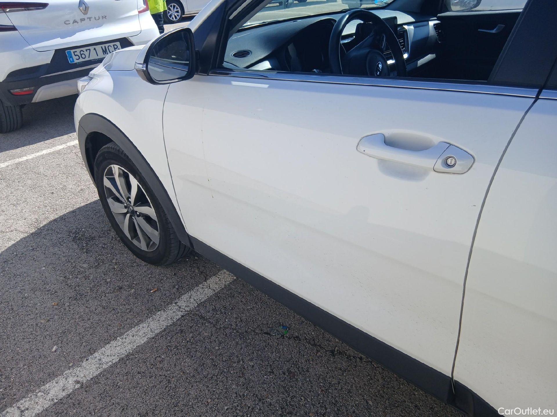  KIA  STONIC KIA  / 2017 / 5P / todoterreno 1.0 T-GDi 74kW (100CV) MHEV iMT Drive #19