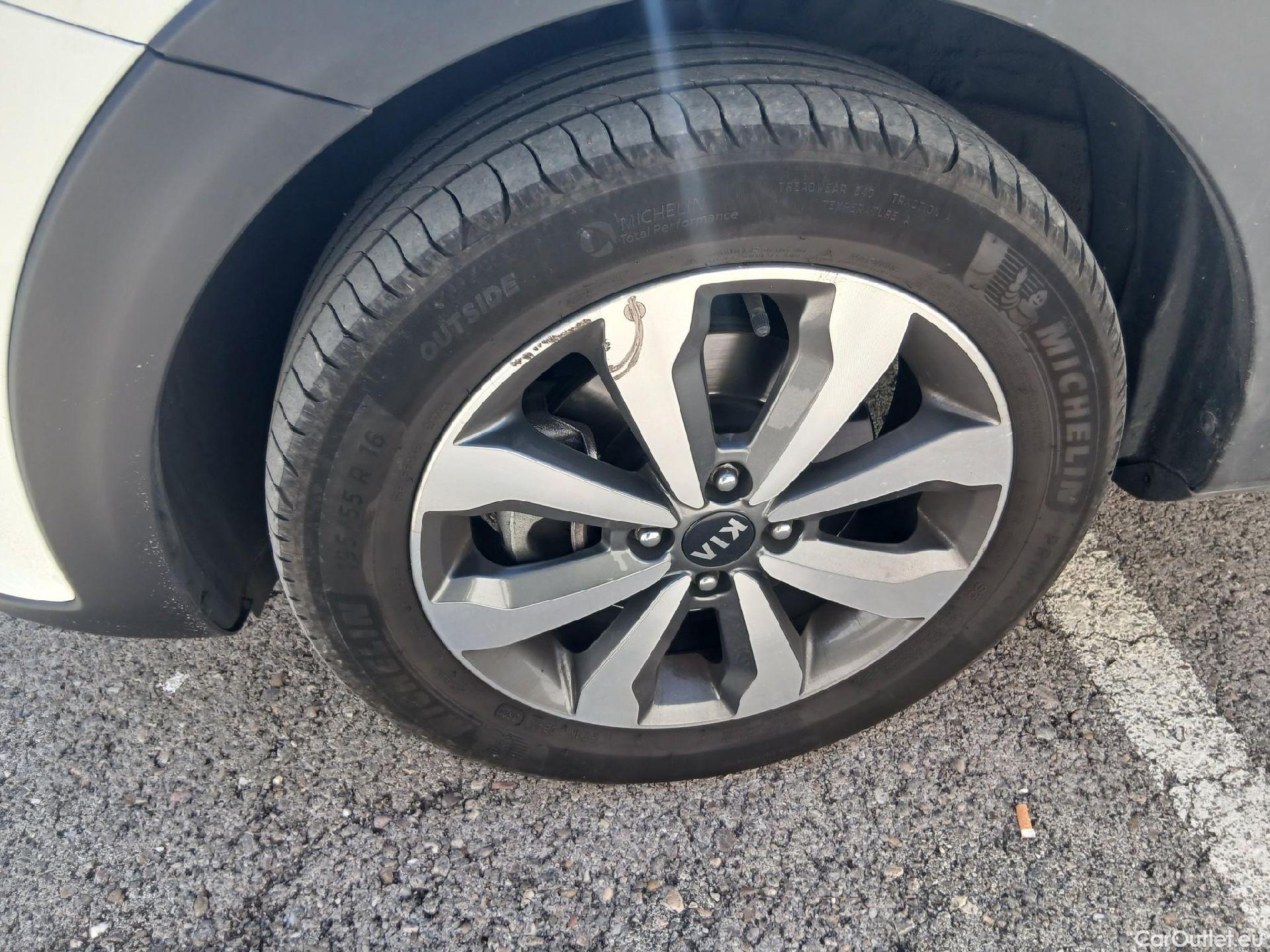  KIA  STONIC KIA  / 2017 / 5P / todoterreno 1.0 T-GDi 74kW (100CV) MHEV iMT Drive #10