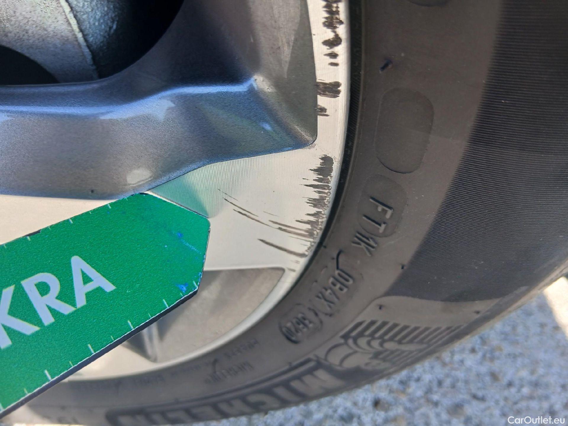  KIA  STONIC KIA  / 2017 / 5P / todoterreno 1.0 T-GDi 74kW (100CV) MHEV iMT Drive #29