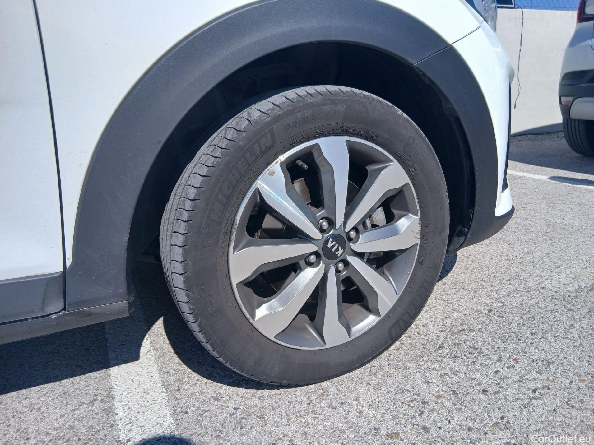  KIA  STONIC KIA  / 2017 / 5P / todoterreno 1.0 T-GDi 74kW (100CV) MHEV iMT Drive #30