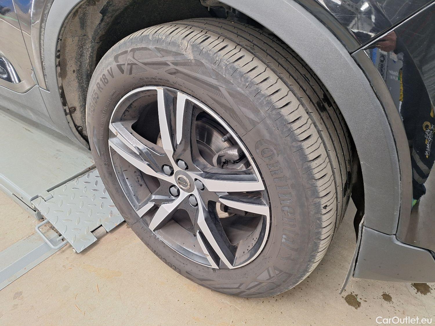  Volvo  XC 40 Volvo, XC40 '17, Volvo XC40 T3 Geartronic R-Design 5d #93