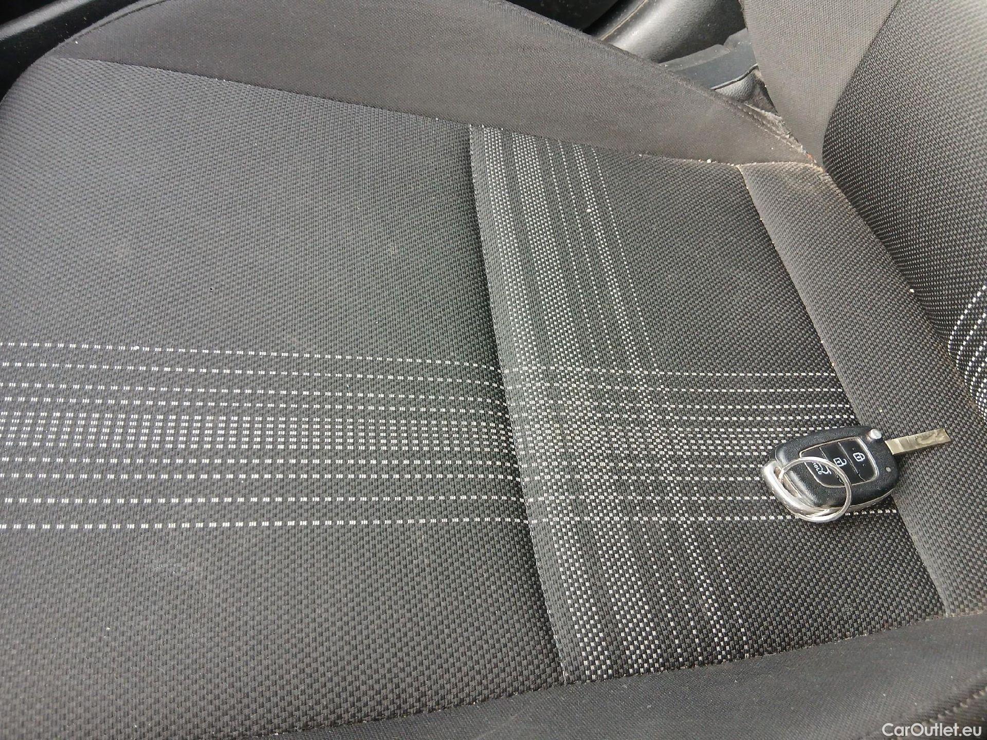  Hyundai  i20 HYUNDAI  / 2020 / 5P / berlina con portón 1.0 TGDI 74kW (100CV) 48V Essence #1