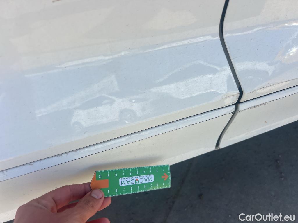  Volkswagen  T-ROC VOLKSWAGEN  / 2017 / 5P / todoterreno Advance R-Line 2.0 TDI 85kW (115CV) #17