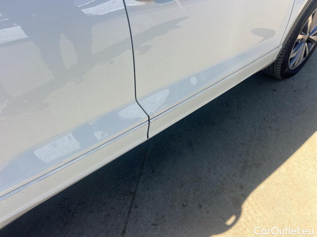  Volkswagen  T-ROC VOLKSWAGEN  / 2017 / 5P / todoterreno Advance R-Line 2.0 TDI 85kW (115CV) #9