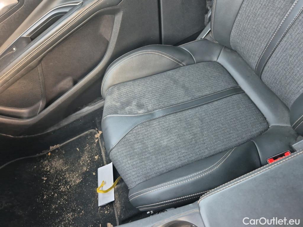  Peugeot  5008 PEUGEOT  / 2017 / 5P / todoterreno GT Line 1.6 PureTech 132kW (180CV) EAT8 #5