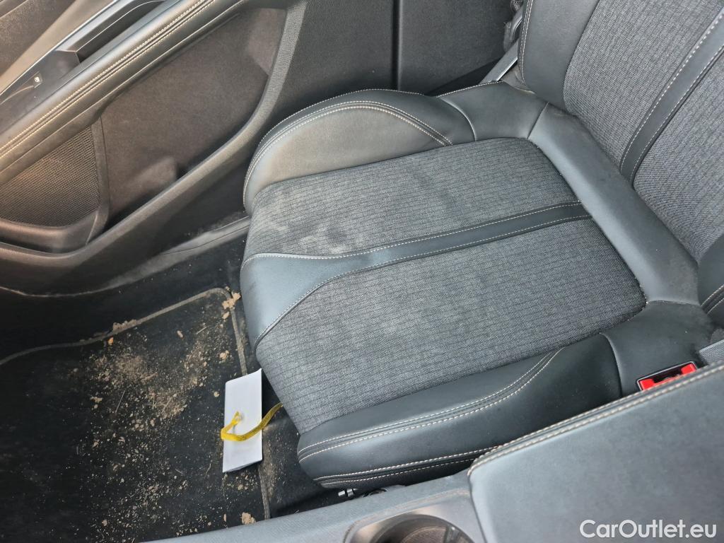  Peugeot  5008 PEUGEOT  / 2017 / 5P / todoterreno GT Line 1.6 PureTech 132kW (180CV) EAT8 #6