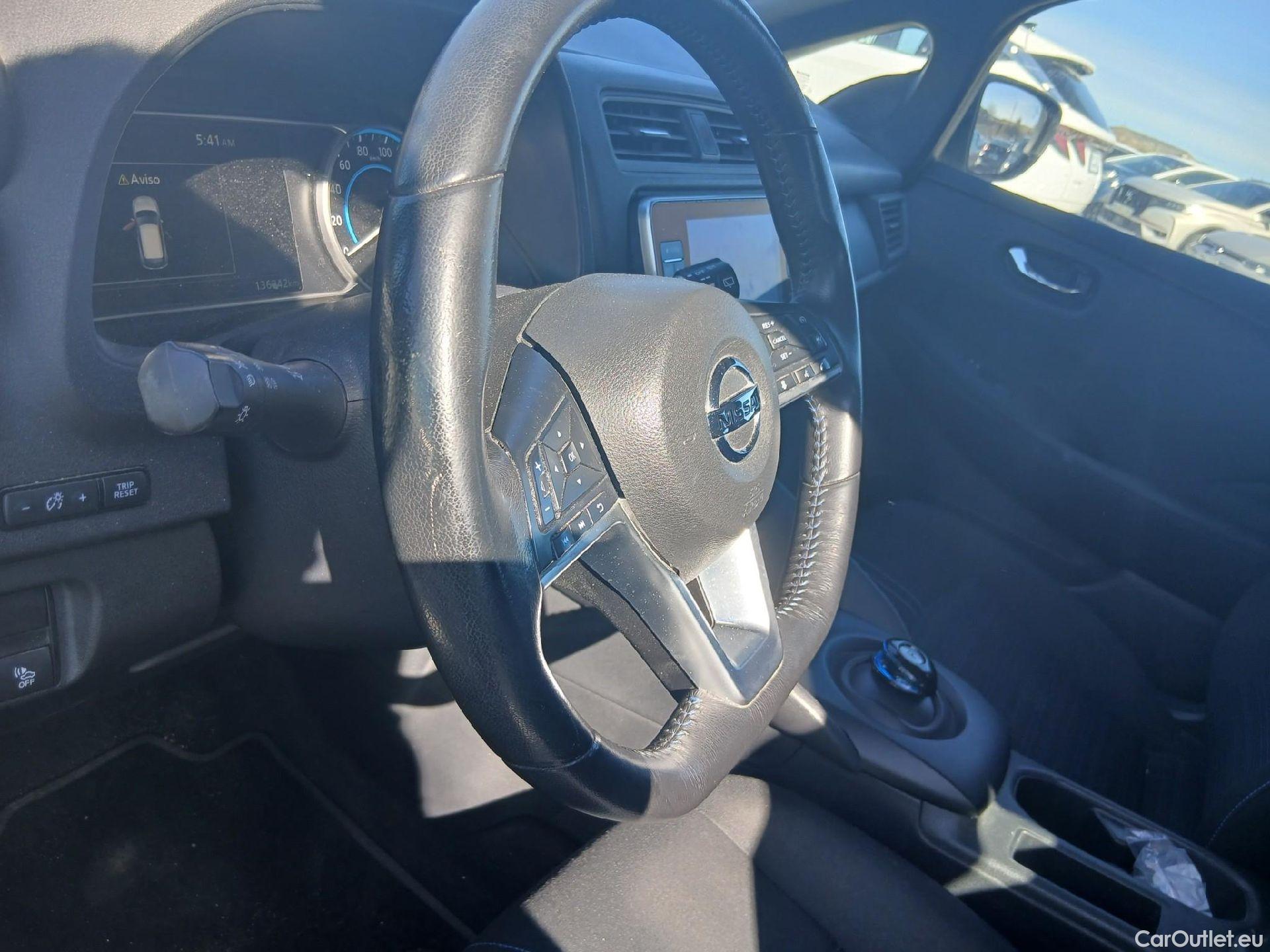  Nissan  Leaf NISSAN  / 2017 / 5P / berlina con portón 40kWh Acenta #4