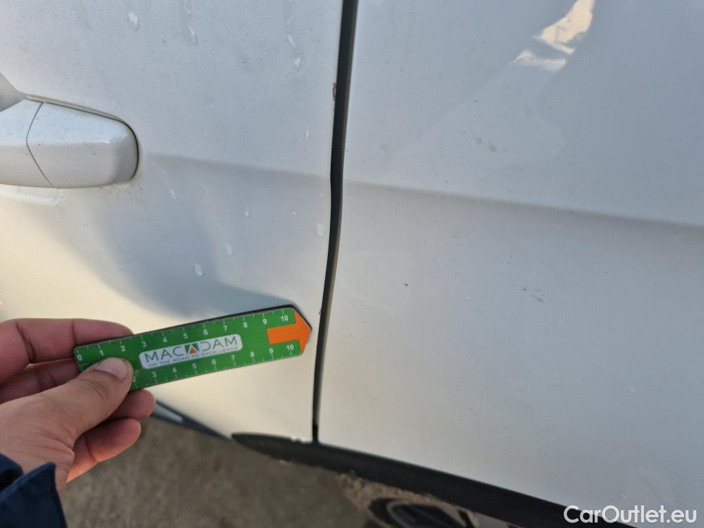  Peugeot  5008 PEUGEOT  / 2017 / 5P / todoterreno GT Line 1.6 PureTech 132kW (180CV) EAT8 #20