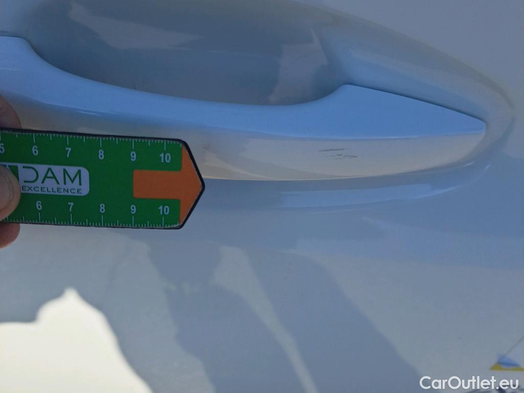  Peugeot  208 PEUGEOT  / 2019 / 5P / berlina con portón BlueHDi 73kW (100CV) Active Pack (AC2) #32