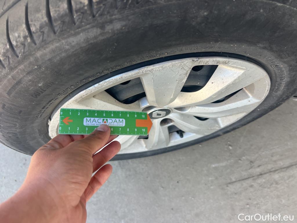  Renault  Clio RENAULT  / 2019 / 5P / berlina con portón Life SCe 49 kW (67CV) #35