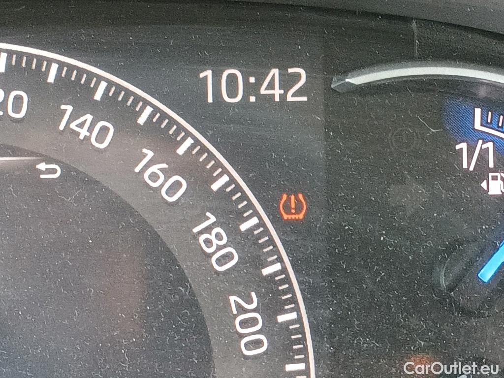  Toyota  RAV4 TOYOTA  / 2018 / 5P / todoterreno 2.5l 220H Advance #38