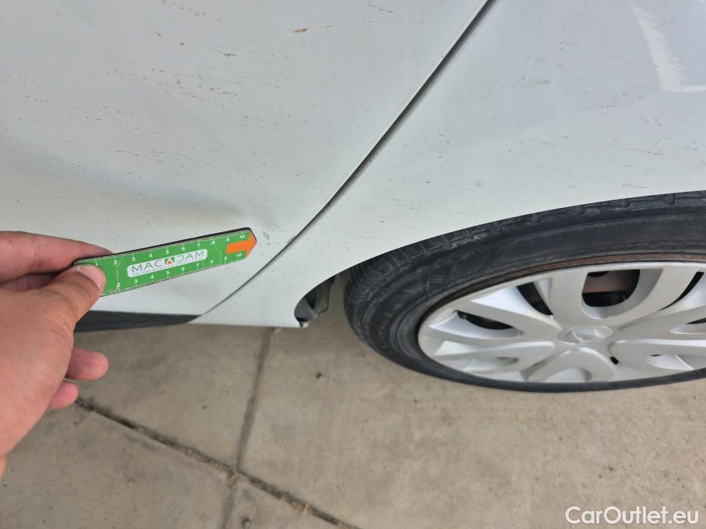  Renault  Clio RENAULT  / 2016 / 5P / berlina con portón Business TCe 66kW (90CV) GLP -18 #15