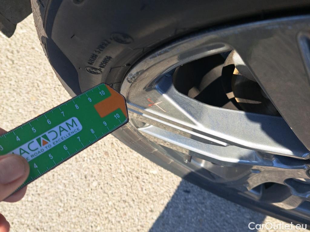  Peugeot  208 PEUGEOT  / 2019 / 5P / berlina con portón BlueHDi 73kW (100CV) Active Pack (AC2) #14