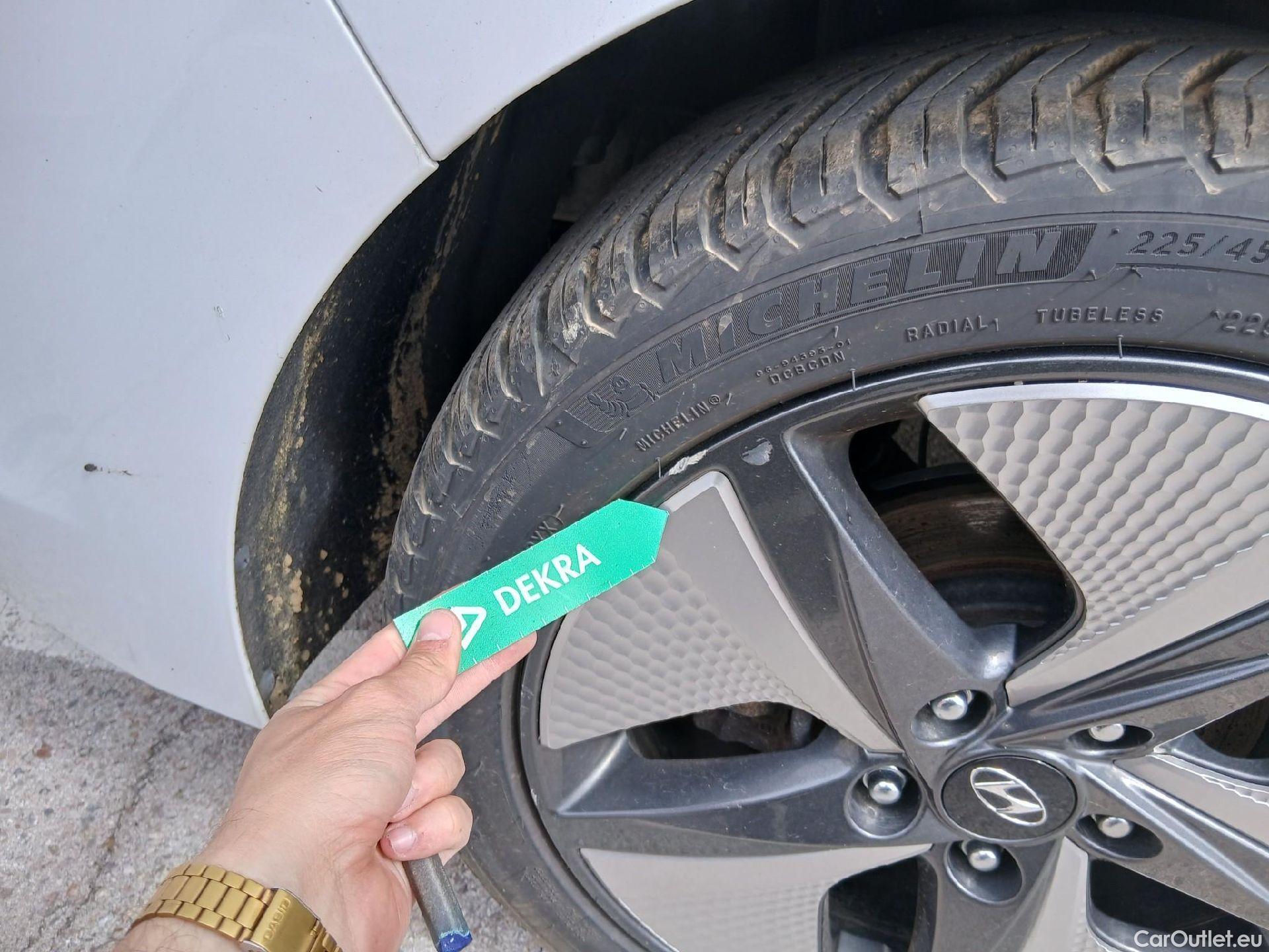  Hyundai   Ioniq HYUNDAI / 2019 / 5P / berlina con portón 1.6 GDI HEV Tecno DCT #23