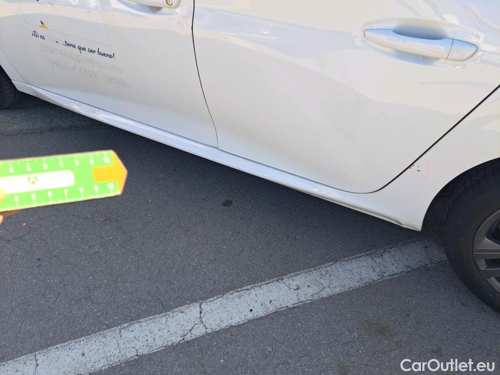  Peugeot  208 PEUGEOT  / 2019 / 5P / berlina con portón BlueHDi 73kW (100CV) Active Pack (AC2) #1