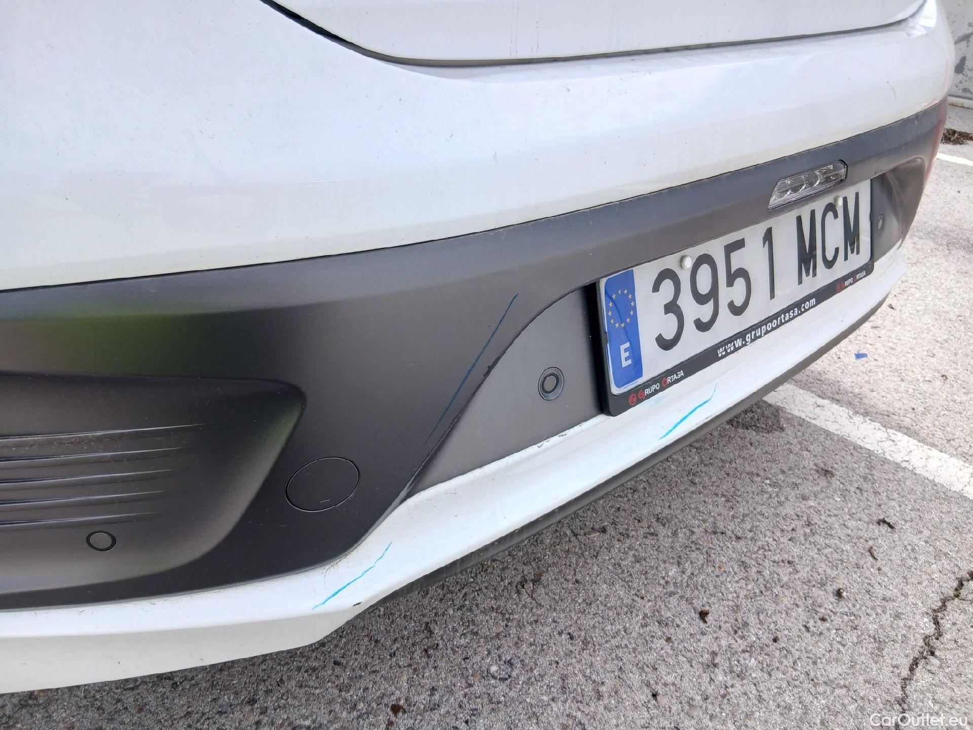  Hyundai   Ioniq HYUNDAI / 2019 / 5P / berlina con portón 1.6 GDI HEV Tecno DCT #18