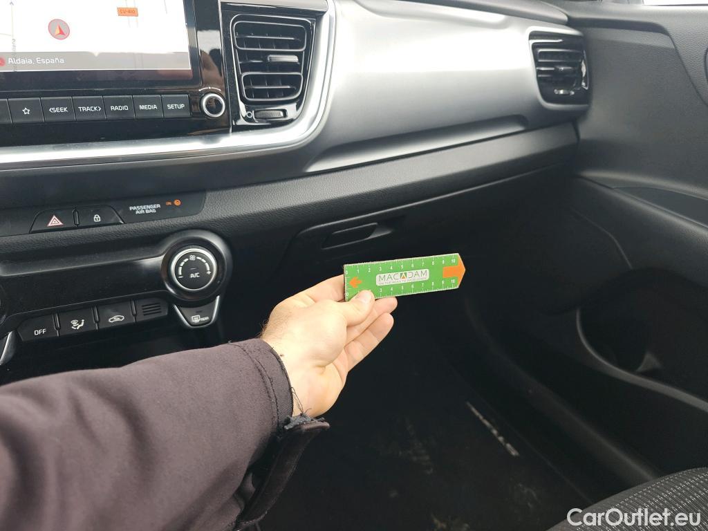  KIA  STONIC KIA  / 2017 / 5P / todoterreno 1.0 T-GDi 74kW (100CV) MHEV iMT Drive #11