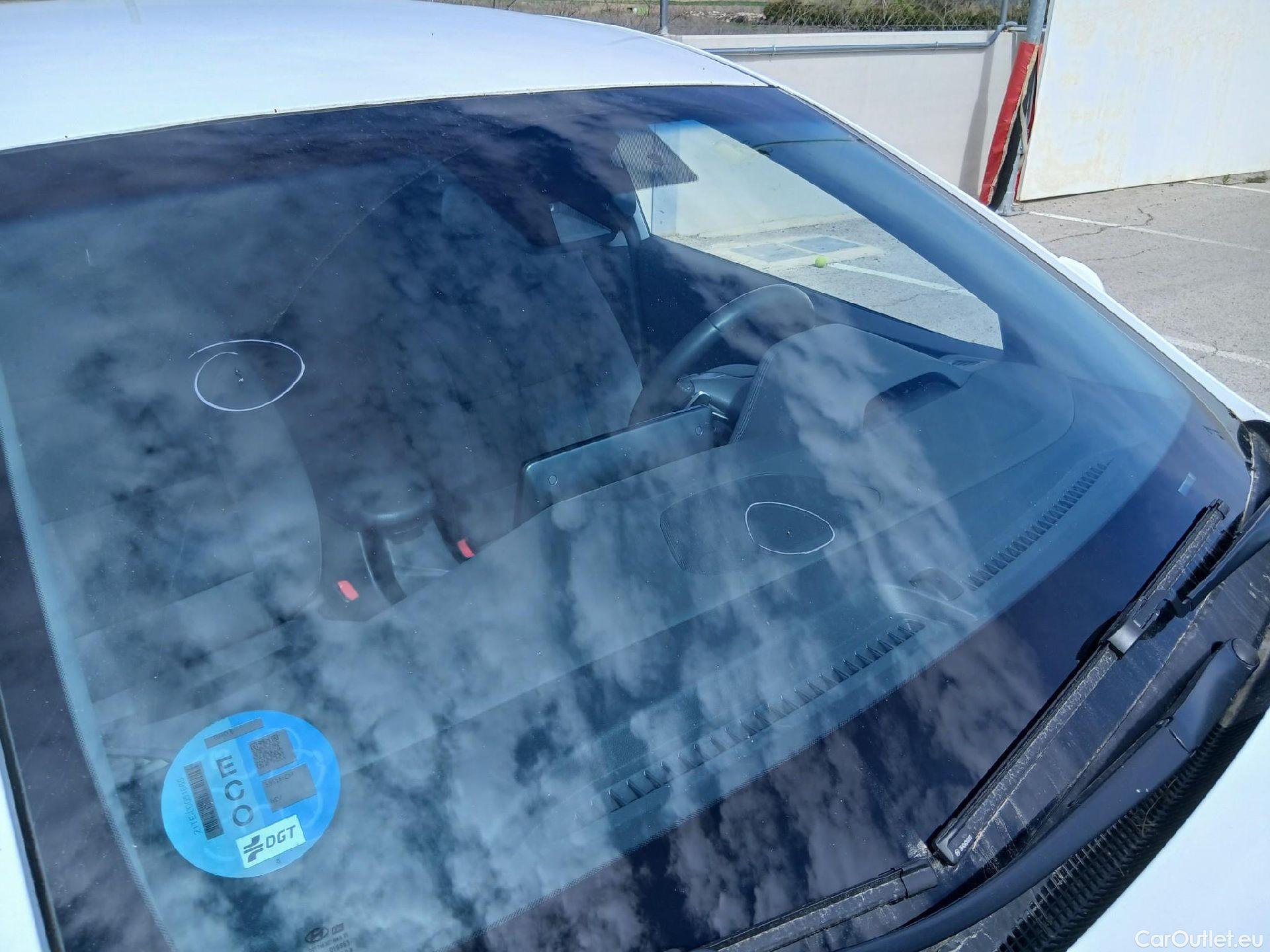  Hyundai   Ioniq HYUNDAI / 2019 / 5P / berlina con portón 1.6 GDI HEV Tecno DCT #3