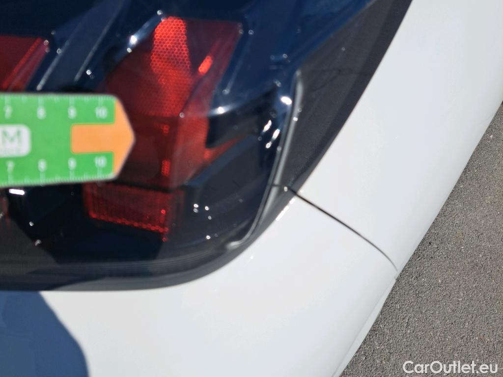  Peugeot  208 PEUGEOT  / 2019 / 5P / berlina con portón BlueHDi 73kW (100CV) Active Pack (AC2) #38