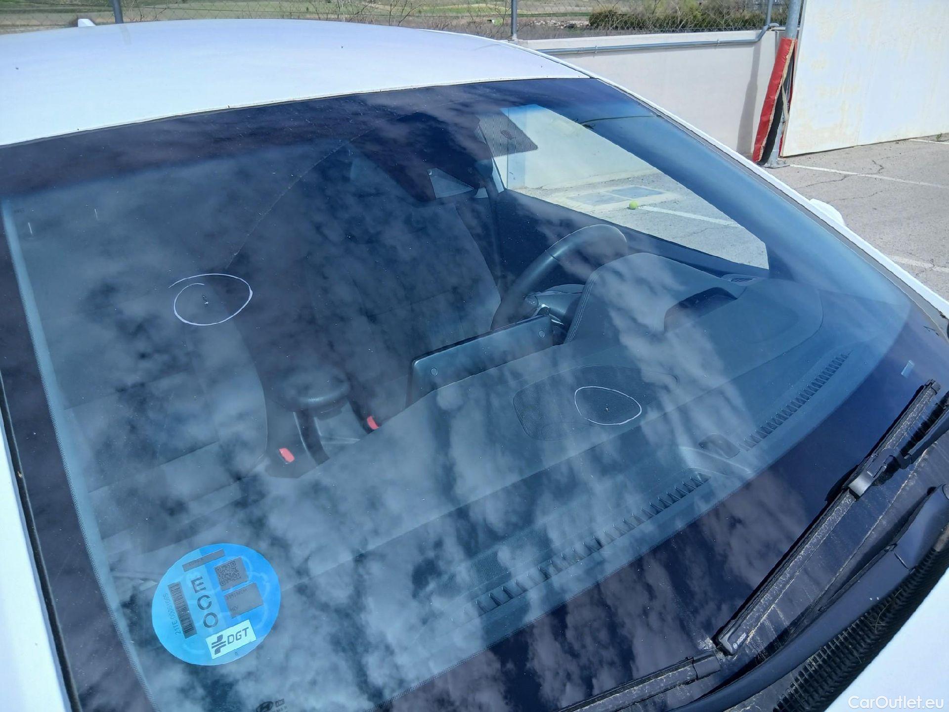  Hyundai   Ioniq HYUNDAI / 2019 / 5P / berlina con portón 1.6 GDI HEV Tecno DCT #4