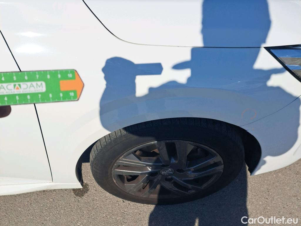  Peugeot  208 PEUGEOT  / 2019 / 5P / berlina con portón BlueHDi 73kW (100CV) Active Pack (AC2) #35