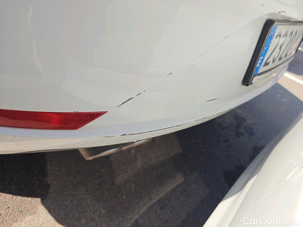  Seat  Leon SEAT León / 2016 / 5P / berlina con portón 2.0 TDI 110kW DSG-7 S&S Xcellence Ed Pl #21