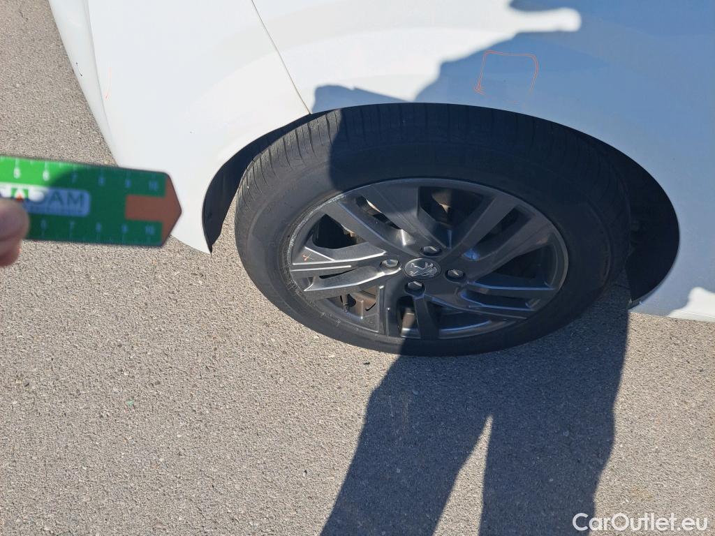  Peugeot  208 PEUGEOT  / 2019 / 5P / berlina con portón BlueHDi 73kW (100CV) Active Pack (AC2) #13