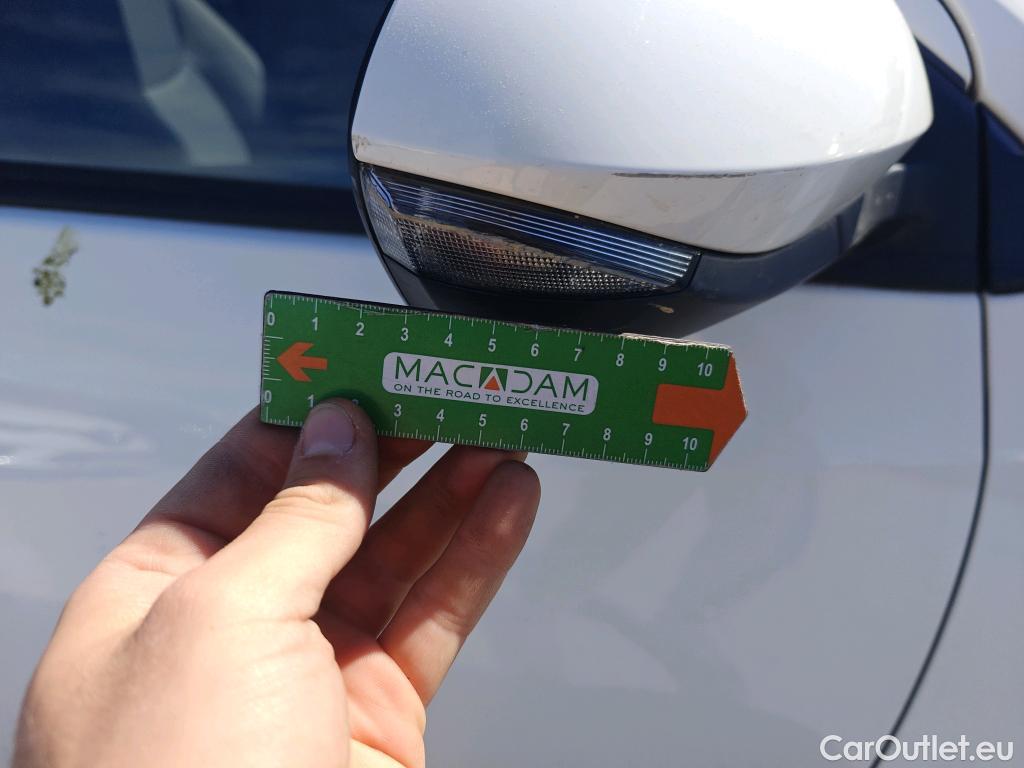  Toyota  Yaris TOYOTA  / 2020 / 5P / berlina con portón 1.5 120H Business Plus #11