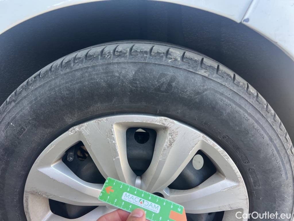  Renault  Clio RENAULT  / 2019 / 5P / berlina con portón Life SCe 49 kW (67CV) #29