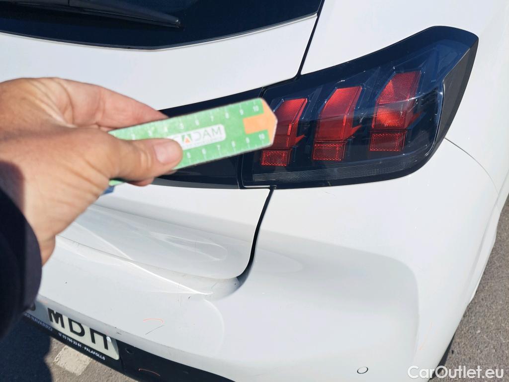  Peugeot  208 PEUGEOT  / 2019 / 5P / berlina con portón BlueHDi 73kW (100CV) Active Pack (AC2) #37