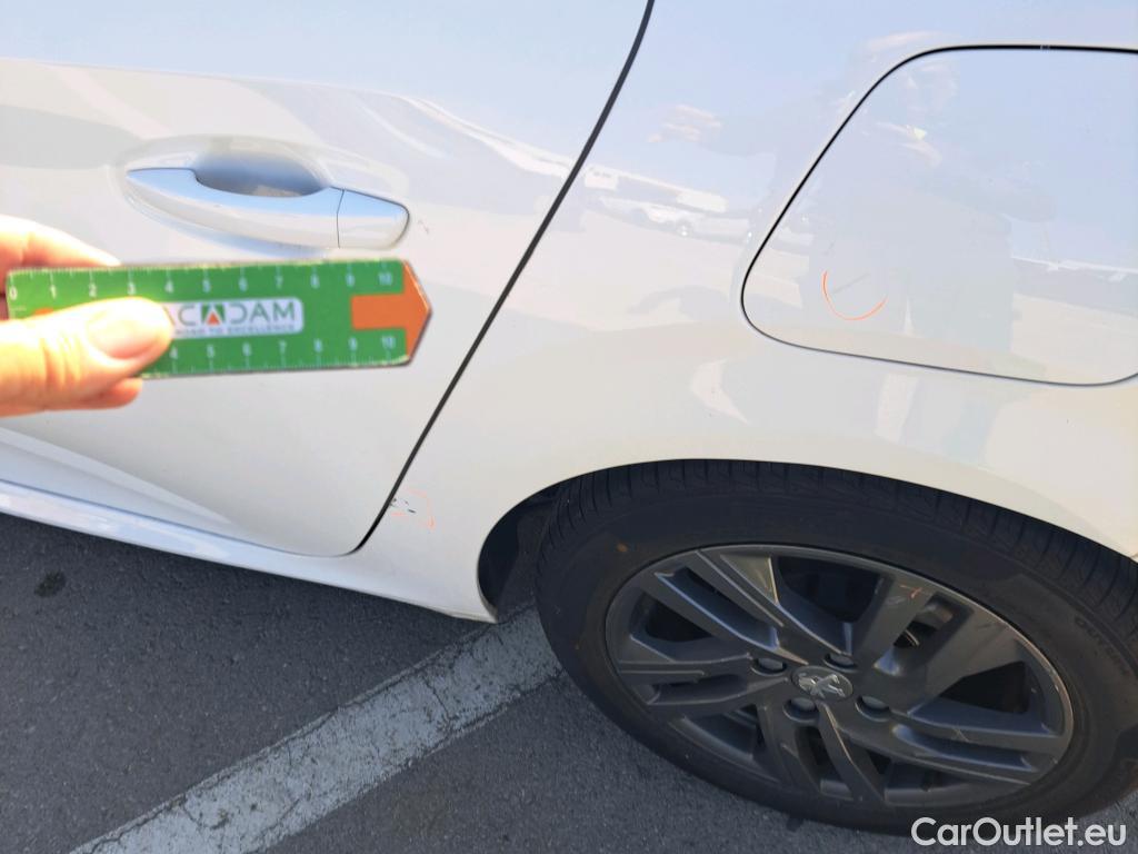  Peugeot  208 PEUGEOT  / 2019 / 5P / berlina con portón BlueHDi 73kW (100CV) Active Pack (AC2) #29