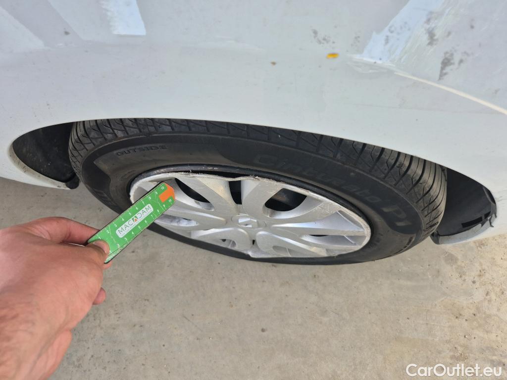  Renault  Clio RENAULT  / 2016 / 5P / berlina con portón Business TCe 66kW (90CV) GLP -18 #32