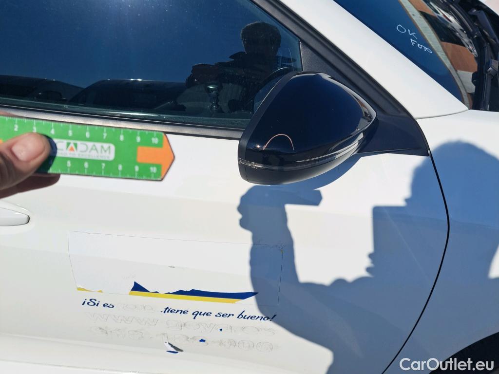  Peugeot  208 PEUGEOT  / 2019 / 5P / berlina con portón BlueHDi 73kW (100CV) Active Pack (AC2) #39