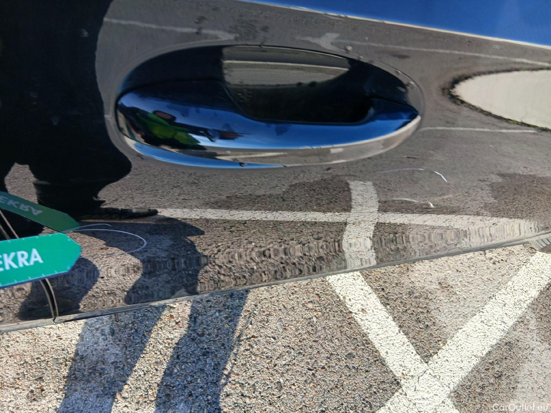  Mercedes  A-Klasse MERCEDES-BENZ Clase A / 2018 / 5P / berlina con portón A 180 d #25