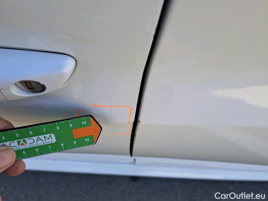  Peugeot  208 PEUGEOT  / 2019 / 5P / berlina con portón BlueHDi 73kW (100CV) Active Pack (AC2) #6