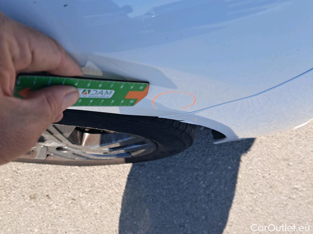  Peugeot  208 PEUGEOT  / 2019 / 5P / berlina con portón BlueHDi 73kW (100CV) Active Pack (AC2) #36