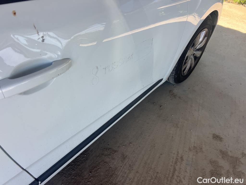  Renault  Clio RENAULT  / 2019 / 5P / berlina con portón Life SCe 49 kW (67CV) #8