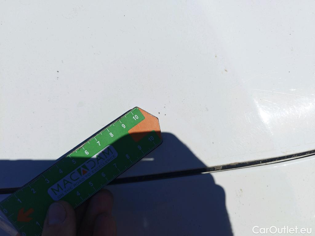  Toyota  Yaris TOYOTA  / 2020 / 5P / berlina con portón 1.5 120H Business Plus #2