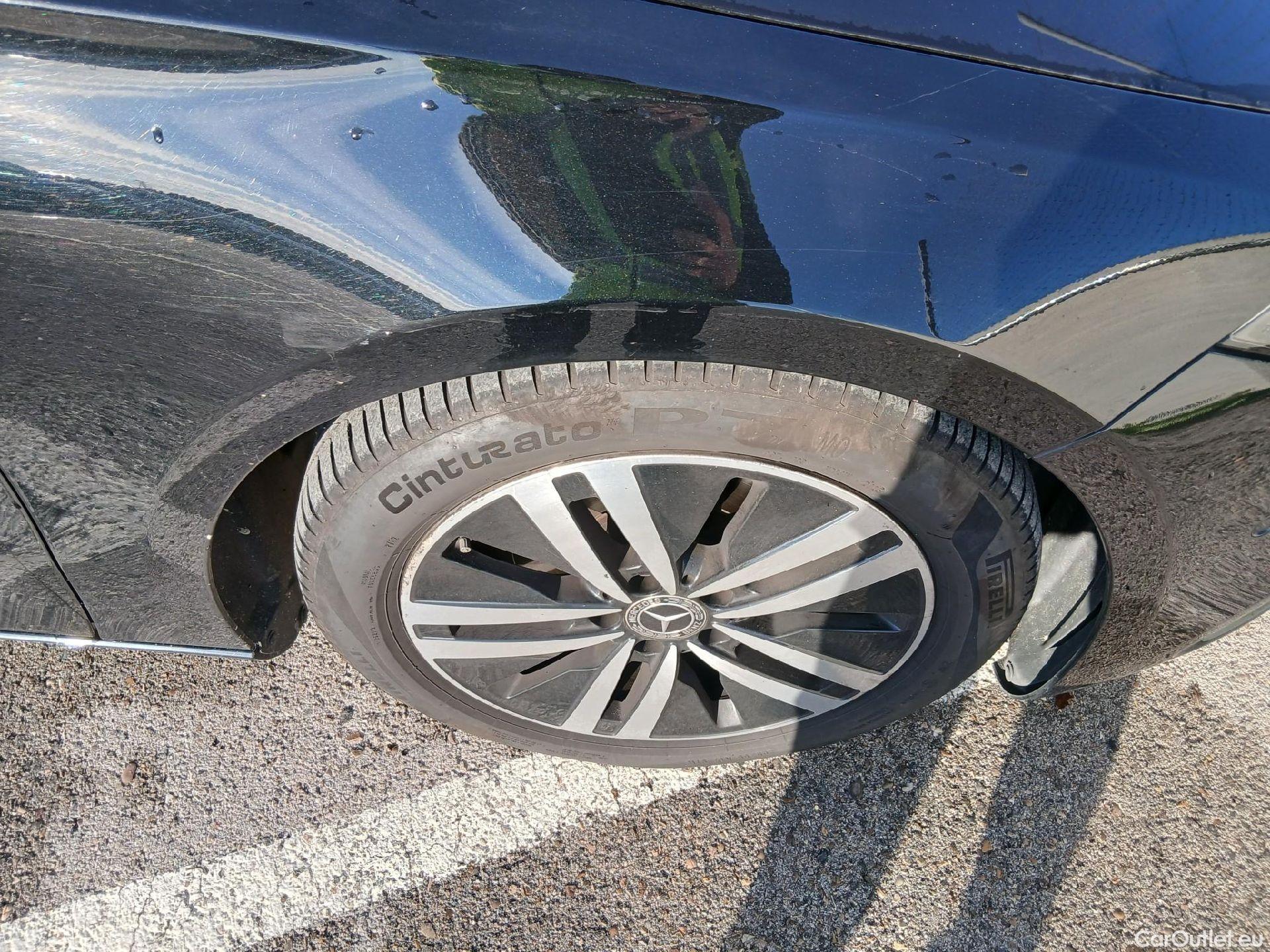  Mercedes  A-Klasse MERCEDES-BENZ Clase A / 2018 / 5P / berlina con portón A 180 d #1