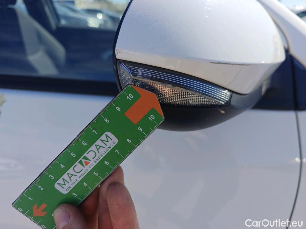  Toyota  Yaris TOYOTA  / 2020 / 5P / berlina con portón 1.5 120H Business Plus #12