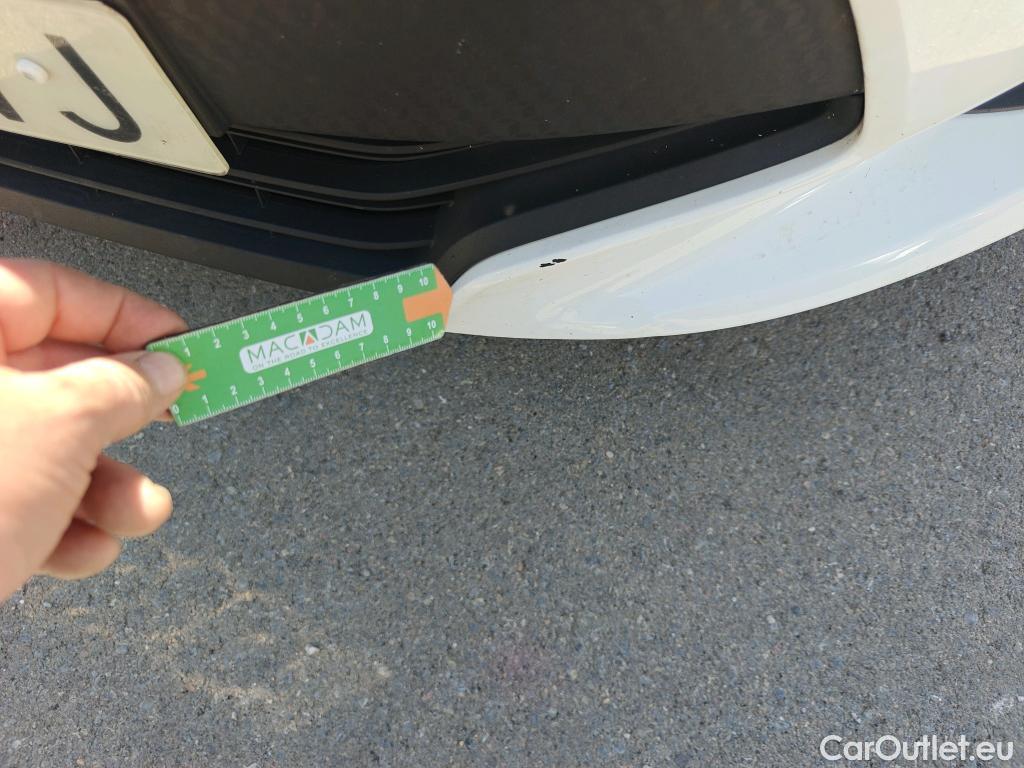  Toyota  Yaris TOYOTA  / 2020 / 5P / berlina con portón 1.5 120H Active Tech #34