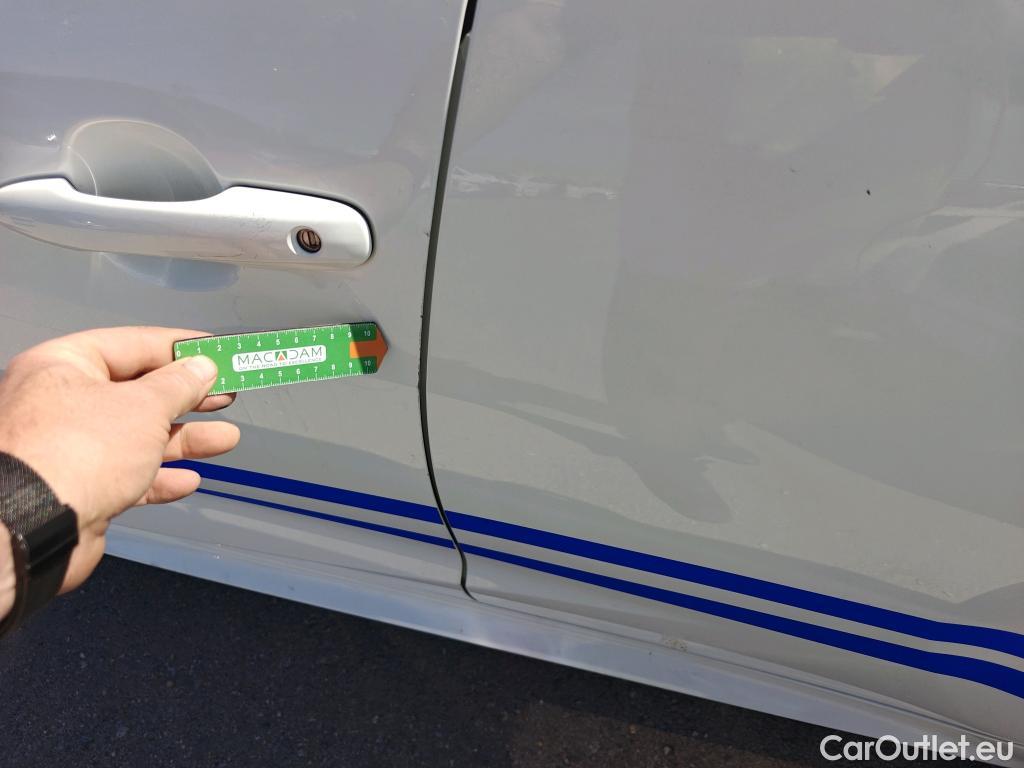  Toyota  Yaris TOYOTA  / 2020 / 5P / berlina con portón 1.5 120H Active Tech #24